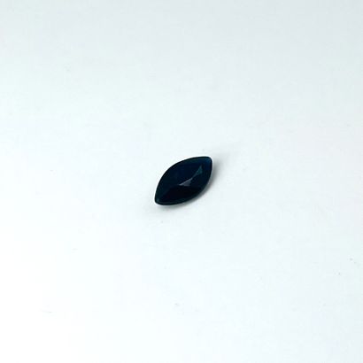 榄尖形切割蓝宝石，重达1.10克拉