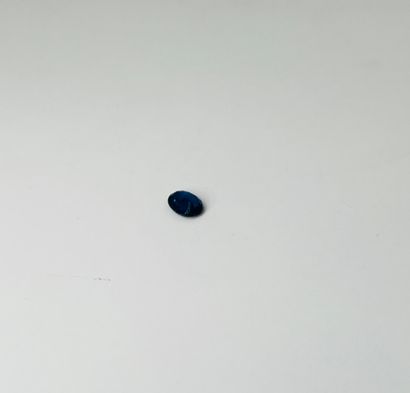 椭圆形刻面蓝宝石，重0.93克拉 附有IGI证书，说明处理情况