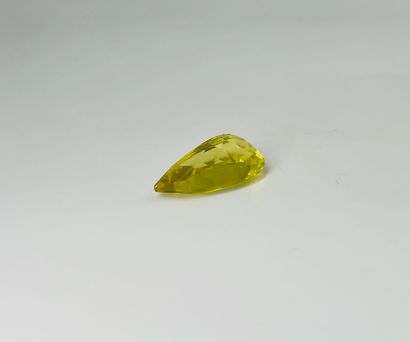 梨形切割的柠檬石英，重达38.09克拉。
