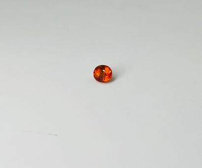 重达1.70克拉的美丽的椭圆形橙色斯贝赛特石榴石