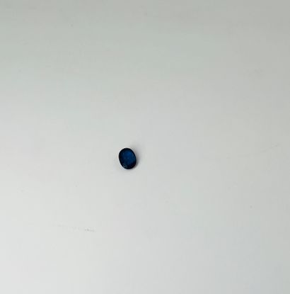 椭圆形刻面蓝宝石，重0.93克拉 附有IGI证书，说明处理情况
