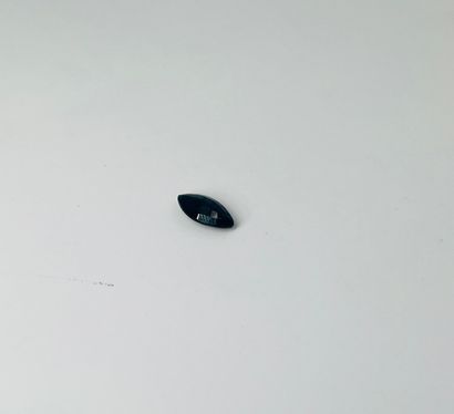 榄尖形切割蓝宝石，重达1.10克拉