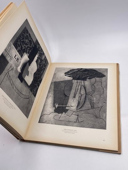 2 Volumes : 
- 