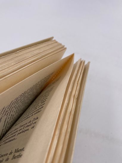 2 Volumes : 
- 