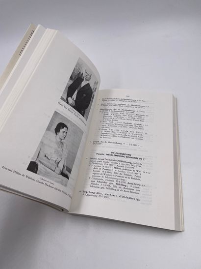 1卷：《俄罗斯沙皇彼得大帝的后裔》，尼古拉-埃纳奇，俄罗斯亲王尼古拉-罗曼诺夫作...