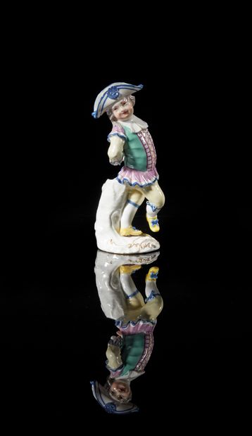 MEISSEN
Statuette depicting a young boy sketching...