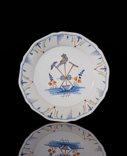 NEVERS
French earthenware contourné plate...