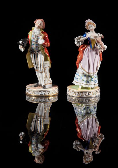 DRESDE
Two statuettes forming an elegant...