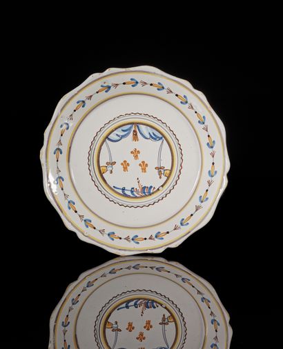 NEVERS
An earthenware contourné plate with...