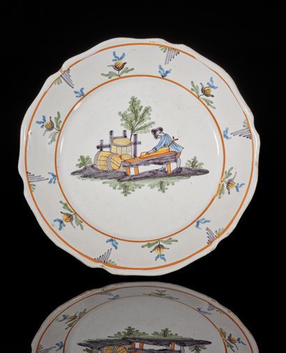 NEVERS
Contoured earthenware plate with polychrome...