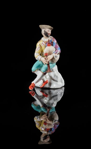 MEISSEN
Porcelain statuette depicting Harlequin,...