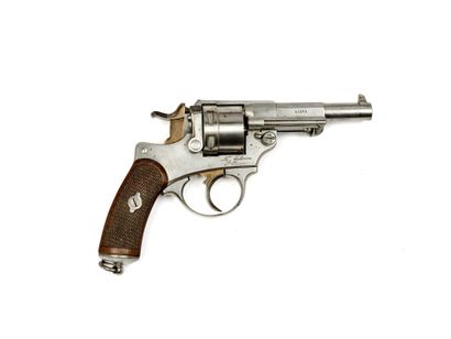 * 1873 年 Chamelot Delvigne 军械型号左轮手枪。
六发子弹，口径...