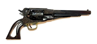 * 雷明顿左轮手枪，1858 年新式陆军型。
击发系统，口径 44，六发，封闭式枪架。
八角形膛线枪管。
标有...
