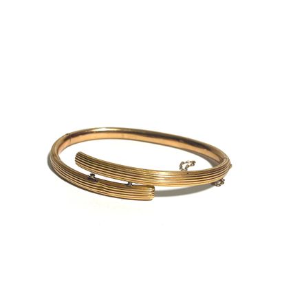 Bracelet jonc ouvrant en or 18k (750e) à...