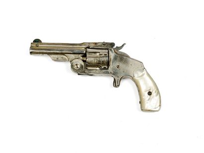 * Smith & Wesson Baby Russian 单发左轮手枪。
单发断奏系统。
五发子弹，口径...