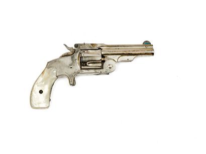 * Smith & Wesson Baby Russian 单发左轮手枪。
单发断奏系统。
五发子弹，口径...