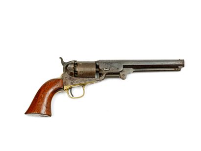 * 柯尔特海军 1851 型。
开式枪身，六发子弹，口径 36。
八角形膛线枪管上标有...