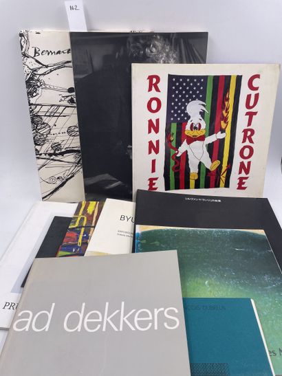 Sixteen volumes on various modern artists,...