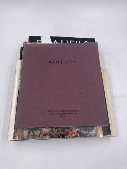 Fifteen small volumes on various modern artists...