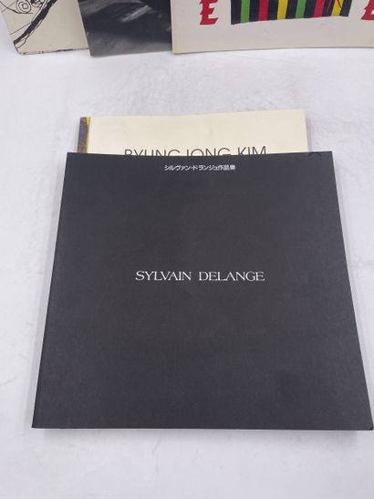 Sixteen volumes on various modern artists,...