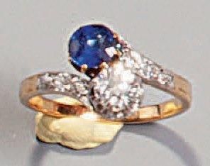 Bague toi et moi ancienne ornée d'un saphir...