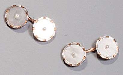 Paire de boutons de manchettes, les 4 motifs...