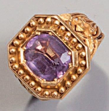 Importante bague en or jaune à décor floral...