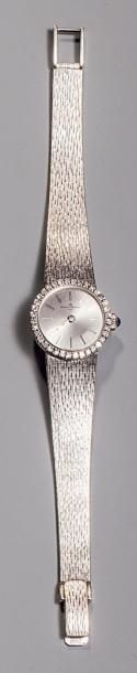 Bracelet montre de dame, le boitier rond...