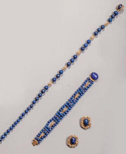 Parure comprenant un collier, un bracelet...