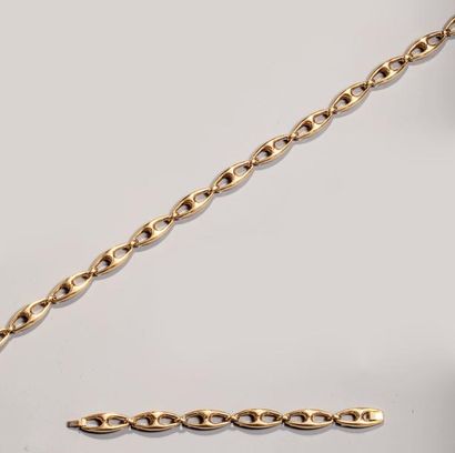 Parure comprenant un collier et un bracelet...