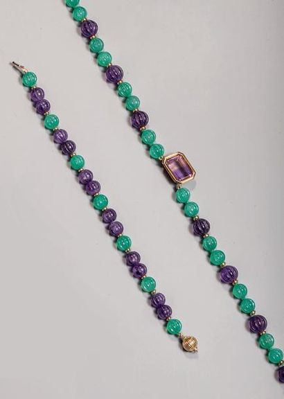 Parure comprenant un collier et un bracelet...