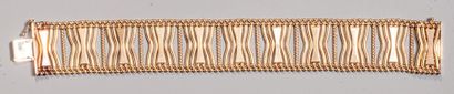 Bracelet ruban souple en or jaune. Poids:...