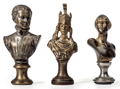 Trois sceaux en bronze à patine dorée représentant...