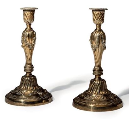 Paire de flambeaux En bronze ciselé et doré....