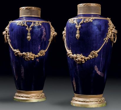 Paire d'importants vases en balustre En céramique...