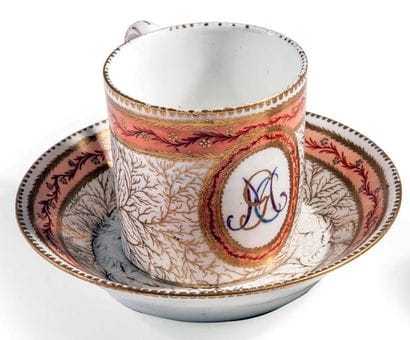 MANUFACTURE DE LA REINE, RUE THIROUX
Tasse...