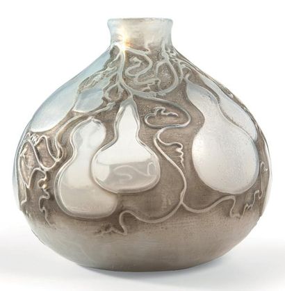 RENE LALIQUE (1860-1945)
Vase «Courges» Modèle...