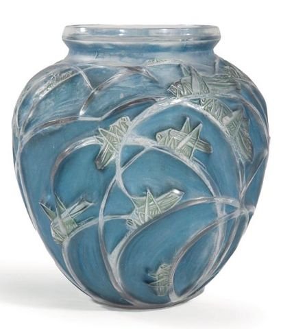 LALIQUE René (1860-1945)
Vase modèle «Sauterelles»,...