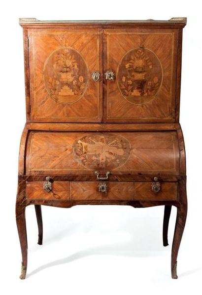 Bureau-cylindre En bois de placage dans des...