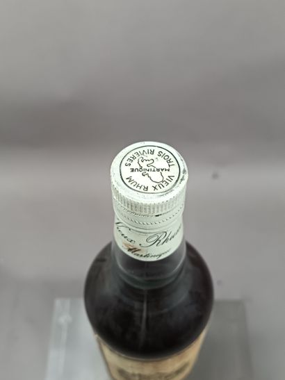 1 Bouteille RHUM TROIS RIVIERES 1970 Étiquette...