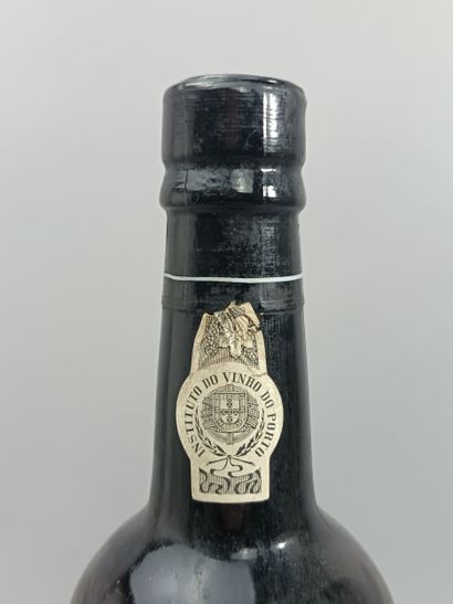 1 Bouteille PORTO PITTERS 1967 LVB 1973