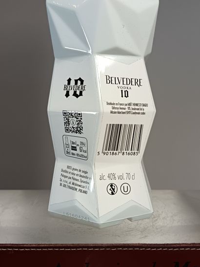 ** 1 Bouteille VODKA BELVEDERE 