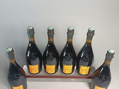 ** 6 Bottles CHAMPAGNE Veuve CLICQUOT 