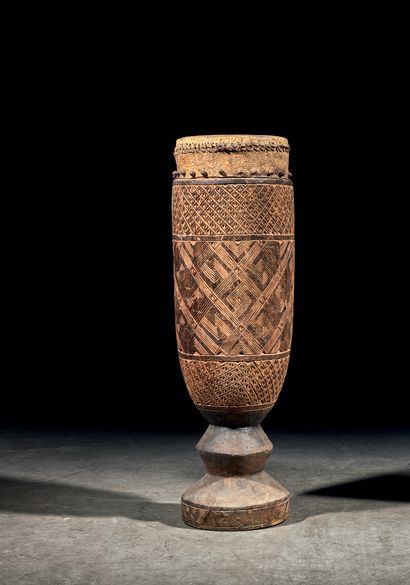 Wood and skin drum
Zaire
H. 73 cm