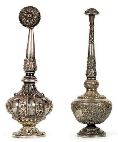 Deux aspersoirs gulabpash en argent, Inde,...