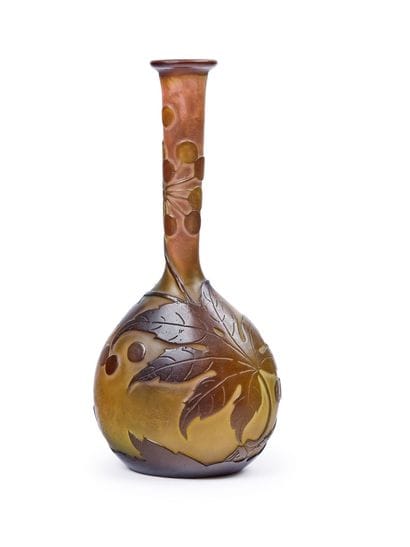 GALLE 公司
Soliflore花瓶，底座膨胀，酸蚀玻璃，绿底橙棕色花卉装饰。
约...