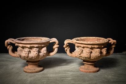 一对带有马斯卡龙装饰的大陶盆
19-20 世纪
H.长 118 厘米
(意外损坏...