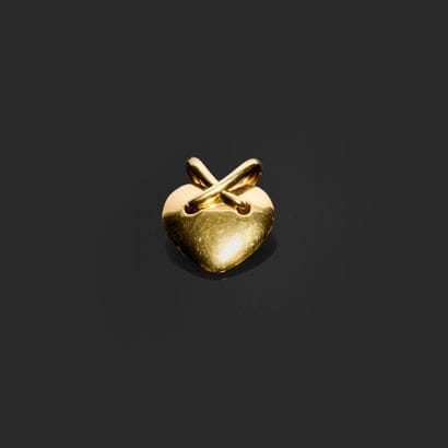 乔美
18K（第 750 次）金吊坠，造型为心形，顶部饰有链节。
有 Chaumet...