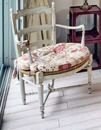 Fauteuil paillé en bois naturel rechampi,...