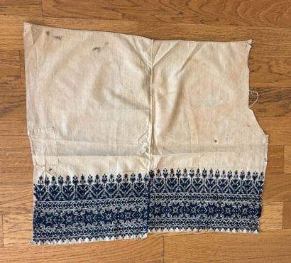 Ensemble de napperons, brodées en coton polychrome...